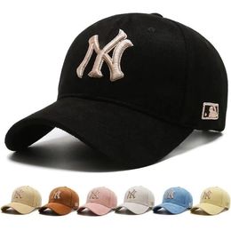 Nouveau chapeau brodé de designer pour hommes et femmes au printemps, en été et en automne avec une languette lisse et une casquette de baseball à petit visage