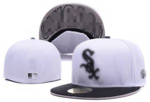 Nouvelle lettre de mode de créateurs Classic Couleur Flat Peak Full Full Fermed Caps Sox Sox Baseball Sports Fited HATS en taille 7- Taille 8 Snapback L7