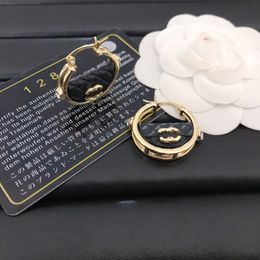 Nouveau créateur cerceau charme femmes bijoux de conception classique sac de marque pour femmes amour cadeau gold boucles d'oreilles plaquées