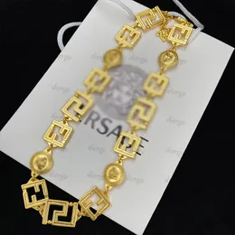 Nuevo collar de joyería de diseñador Carácter clásico Carácter de 18k Titanio Collar de acero inoxidable Mazerio de oro Cabecillo de oro Choker Mujeres Mujeres S999