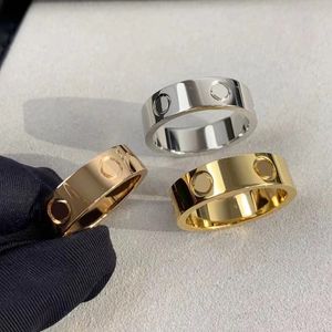 Nouveau designer anneau d'amour pour les hommes et les femmes Ring Classic Luxury Titanium en acier en alliage en acier jamais fondu bijoux de mode non allergique 4/5 / 6 mm