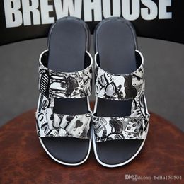 Nuevo diseñador Sandalias planas para hombre Zapatos casuales Hebilla doble Marca famosa Arizona Verano al aire libre Chanclas de playa Zapatillas de cuero
