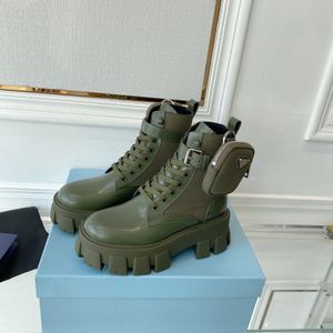 Nouveau designer hommes Boots Boots Single Piece Nylon Outdoor Plateforme de mi-longueur Boots en nylon Gabardine Bottes de neige émaillé Triangle métallique en relief Modèle 35-45