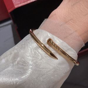 Nouveau Bracelet à ongles de créateur classique de luxe pour Couple, pour femmes et hommes, Thanksgiving, noël, en acier titane 316L, bijoux cadeau