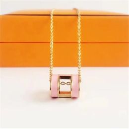 Nouveau collier de créateur argent de haute qualité pendentif lettre de luxe colliers pour hommes et femmes en acier inoxydable cadeau de la Saint-Valentin pour femmes