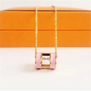 Nouveau collier de créateur argent de haute qualité pendentif lettre de luxe colliers pour hommes et femmes en acier inoxydable cadeau de la Saint-Valentin pour femmes