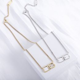 Nuevo collar de diseñador Collar de oro puro Collar Alfabeto Mujeres Conjunto de joyería Joya de joyería Regalo para amigo