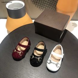 NIEUWE Designer pasgeboren glanzend patentleer peuter babykinderen sneakers doos verpakking maat 14-19 baby wandelschoenen nov25