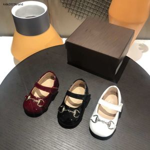 NIEUWE Designer pasgeboren glanzend patentleer peuter schoenen baby kinderen sneakers doos verpakking maat 14-19 baby wandelschoenen nov25