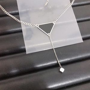 Nieuwe Designer Hanger Ketting Womens luxe Sieraden Blacks P Triangle Hangers Design Party Zwart Hip Hop Punk Heren Ketting Acces2000