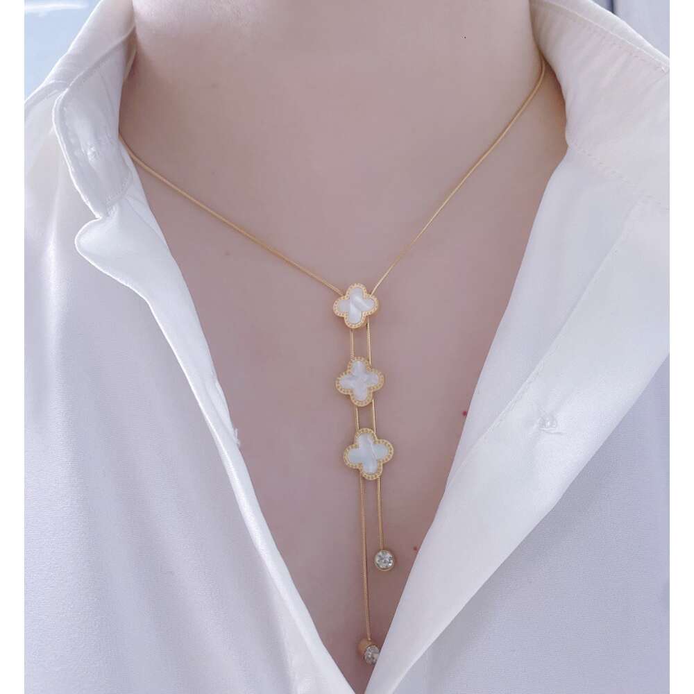 Nya designerhänge halsband för kvinnor 4/fyra bladklöver lockethalsband Högkvalitativ chokerkedjor Designer smycken 18K Pläterad guldflickor gåva
