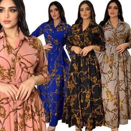 Nouveau designer plus taille de chemisier imprimé de taille Malaisie Turkey Muslim Ladies Bureau porte longues robes traditionnelles
