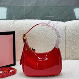 Nieuwe ontwerper Red Hobo Black Patent Leather Crescent Bag Dames Crossbody Body Fashion Handtassen Luxe schoudertas Klassieke vrouwelijke boodschappentas 240515