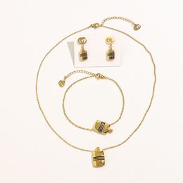 Nieuwe designer retro druppelen parfumflesje alfabet sieraden set vrouwen mode oorbellen armband ketting