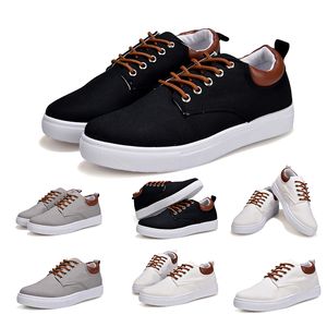 Nouveau Designer Runner Mode Chaussures Triple Noir Blanc Plat Formateur Hommes Femmes Casual Chaussures Sport Baskets