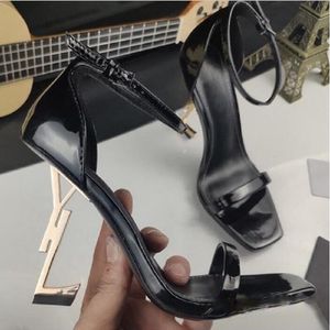 Nouveau designer sandales Opyum High Heels Femmes Open Toe Stiletto Heel Classic Metal Letters Sandal Fashion Stylist Chaussures avec sac à poussière Box