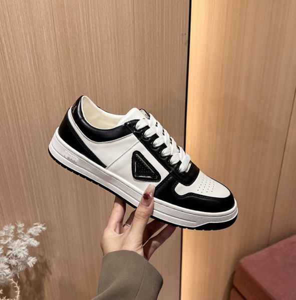 Nuevos zapatos de diseño zapatillas de lujo para mujeres cuero plano plano zapatos blancos