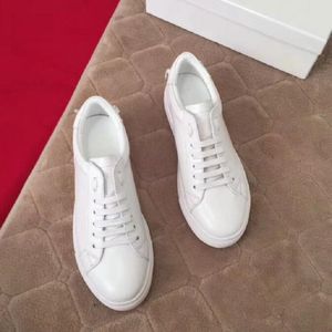 Nuevos zapatos de diseñador Mujeres zapatillas blancas Plataforma gruesa Buttom Buttom Casual Tenis zapatos de tenis Da02