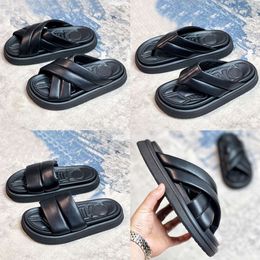Nieuwe designer glijdt lederen sandalen mannen crossover riem slippers in reliëfschoen zomers strandschoenen met doos 558