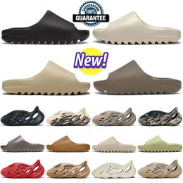 Nieuwe Designer Slippers Heren Foam Runner Slipper Graffiti Bone Mineraal Blauw Hars Woestijn Sandy Puur Rubber Slippers Zomer Bruin Plat Heren Dames Strand Buiten Binnen