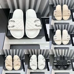 Nieuwe designer Slippe damesbrooddia's klassieke kanaalschoenen Loafe flip-flops luxe platform sandalen voor meisjes plat glijbaan mode casual outdoor