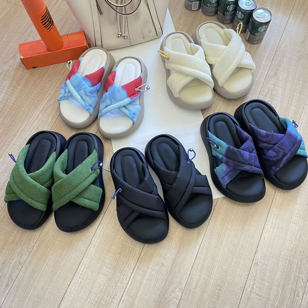 Nuevas zapatillas de diseñador, zapatillas de toalla de pan pesadas cruzadas de verano, cómodas zapatillas de casa para mujer, chanclas, sandalias de playa