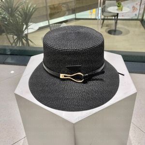 Nouveau chapeau de paille de designer Disponible en quatre couleurs Chapeau de mode de voyage de vacances fashionbelt006