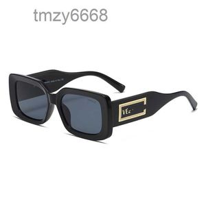 Nouveaux lunettes de soleil de designer Lunettes classiques Goggle Lunettes de soleil de plage en plein air pour homme Multicolors en option Triangulaire Grand Cadre Mode PGK4