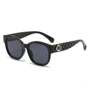 Nuevas gafas de sol de diseñador para mujeres y hombres Marco redondo vanguardista de moda para mujeres Protector solar y sombrilla Gafas de sol versátiles de alta gama con estilo pequeño y fragante