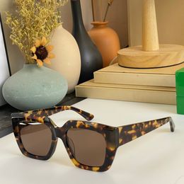 Nouvelles lunettes de soleil de créateur pour femmes, mode vintage, design carré, lunettes classiques pour loisirs, protection contre les ultraviolets, lunettes de soleil UV400