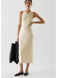 Nieuwe designer dames casual jurk klassieke beloning jurken eenvoudige hoogwaardige gebreide stof heeft een hoog elastisch gewicht van ongeveer 45-60 kg vrouwen lente herfst