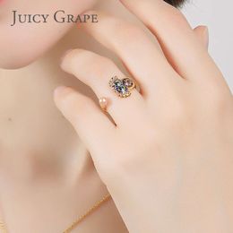 Nouveau designer pour femmes, bijoux argentés anneaux Spider Spider ouverture anneau féminin de perle naturelle personnalité créative Instagram Série forestière d'étudiant tendance drôle