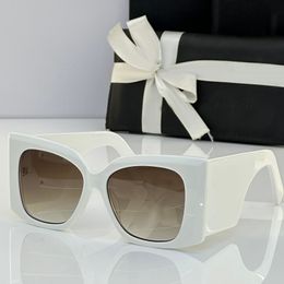 Nieuwe designer dameszonnebril persoonlijkheid dames hete zonnebril gepolariseerde grote vierkante donkere lenzen PC ingelijste zonnebril trend zwart blok Lunette de Soleil CH95066