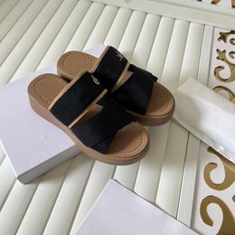 Nuevo diseñador para mujer Sandalias de madera flojas planas Zapatillas Muller Letra bordada Zapatillas de lona Zapatos de verano para el hogar Sandalias de marca de lujo 35-42