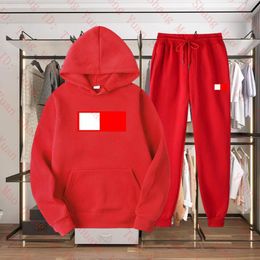 Nuevos diseñadores Chándales para hombre Marca de moda Hombres Traje de pista para correr Primavera Otoño Invierno Ropa deportiva de dos piezas para hombres Conjuntos de trajes para correr de estilo casual