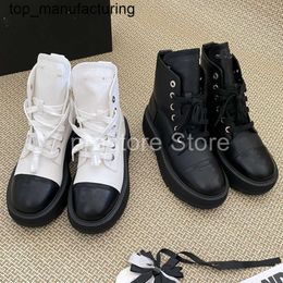 Nouveaux designers Femmes C Black blanc épais semelle Martin Boot de combat Boots de la cheville Real Cuir Boot Lace Up Shoes Chan Short Womens Bottises