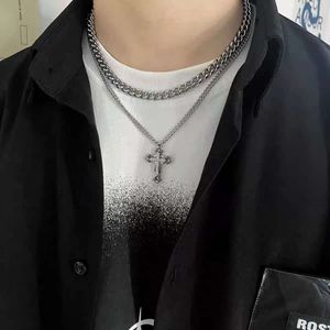 Nuevo collar cubano con cruz tachonada de diamantes para hombre nicho de hip-hop diseño de doble capa cadena de clavícula femenina tendencia de accesorios de pareja