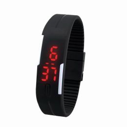 Nuevos relojes LED digitales Candy Color Silicone Rubber Screen Watches Digital Women Men Men Children Bracelet Sports Wrist Watch