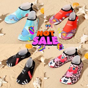 Nouvelles chaussures de plongée femmes hommes plage natation chaussettes de Sport nautique pieds nus femmes Sneaker Yoga Fitness danse natation surf plongée chaussure de plongée en apnée