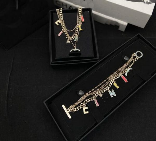 Nouveau collier claviculaire double couche diamant coloré émail lettre chaîne colliers bracelet avec petit parfum style simple polyvalent ensembles de bijoux de luxe