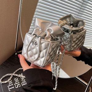 Nouveau sac seau à cordon de serrage Mini sac à bandoulière à la mode avec une chaîne en treillis de diamants