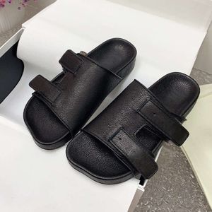 Nouvelle sandale post-orteil de facilité dans les concepteurs de chèvre glissa les sandales en cuir sandales flip flop de plage d'été de plage avec boîte 570