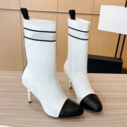 Nuevo Tejido de punto elástico Botines de aguja con letras bordadas en la mitad de la pantorrilla Botas de calcetín con punta redonda Botas de moda para mujer Bota de tacón alto de diseñador de lujo