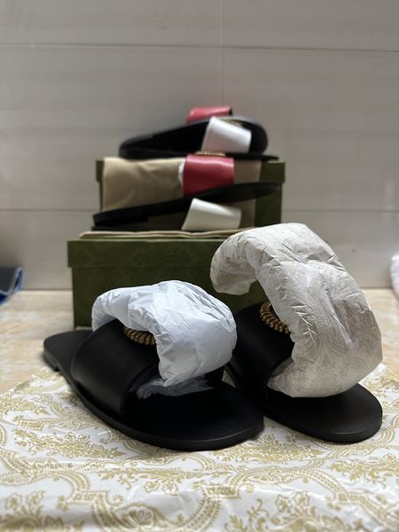 2021 chaussures sandales Nouvelles pantoufles plates brodées électriques, tissu: surface en peau de mouton importée, peau de chèvre rembourrée, fond de haute qualité de la plaque d'origine,