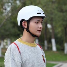 Nouveau casque de vélo de scooter électrique Casque de sécurité extérieure Casque adulte BICYCLE BMX Skateboard Stunt Bomber Bomber Casque