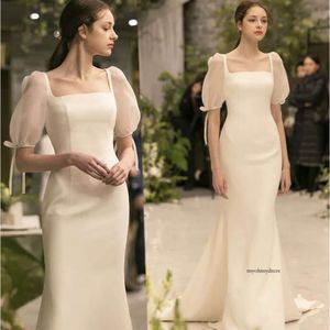 Nieuwe elegante eenvoudige jurken slanke vierkante nek satijn Koreaanse bubbel korte mouw sweep trein trouwjurk op maat gemaakt 0430