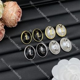 Nuevos tachuelas de perlas elípticas, pendientes elegantes con letras para mujer, pendientes de aro de plata dorada, colgante con caja