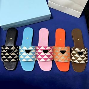 Tobas de tela bordada de bordado para mujeres Tobas de lujo Luxurys Flip Flip Flip Triangle Triangle Sliders Mens Summar Sandale Sandale Prad Falt zapatos Fashion Sandal Pool Foot