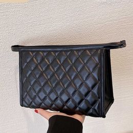 Nouveau sac de maquillage en fil brodé grande capacité Ins sac de lavage à carreaux matelassé sac de rangement multifonctionnel en coton haute beauté 231015