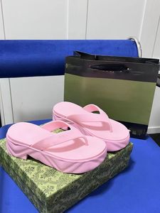Nuevos zapatos europ para mujer Chanclas Zapatillas para mujer, color gelatina clásico, diseño ahuecado, espuma multicolor, sensación suave, caja de fiesta en la playa de moda Goma